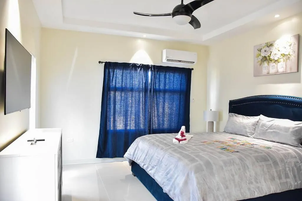 Sunny Skies Vacation Stay Ocho Rios Jamaika